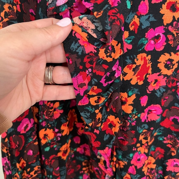 Wild Fable Women’s Long Sleeve Floral Top - Size Large - Picture 3 of 7